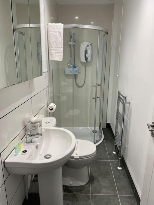 5 Minutes From Loch Lomond - Newly Renovated Ground Floor 1-Bed Flat Apartment Bonhill Exterior foto