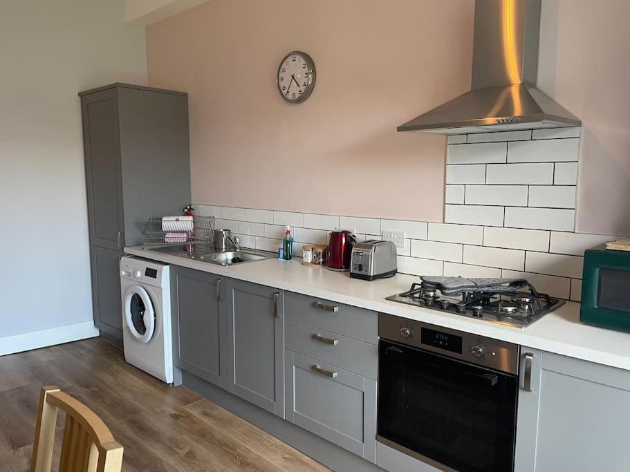 5 Minutes From Loch Lomond - Newly Renovated Ground Floor 1-Bed Flat Apartment Bonhill Exterior foto